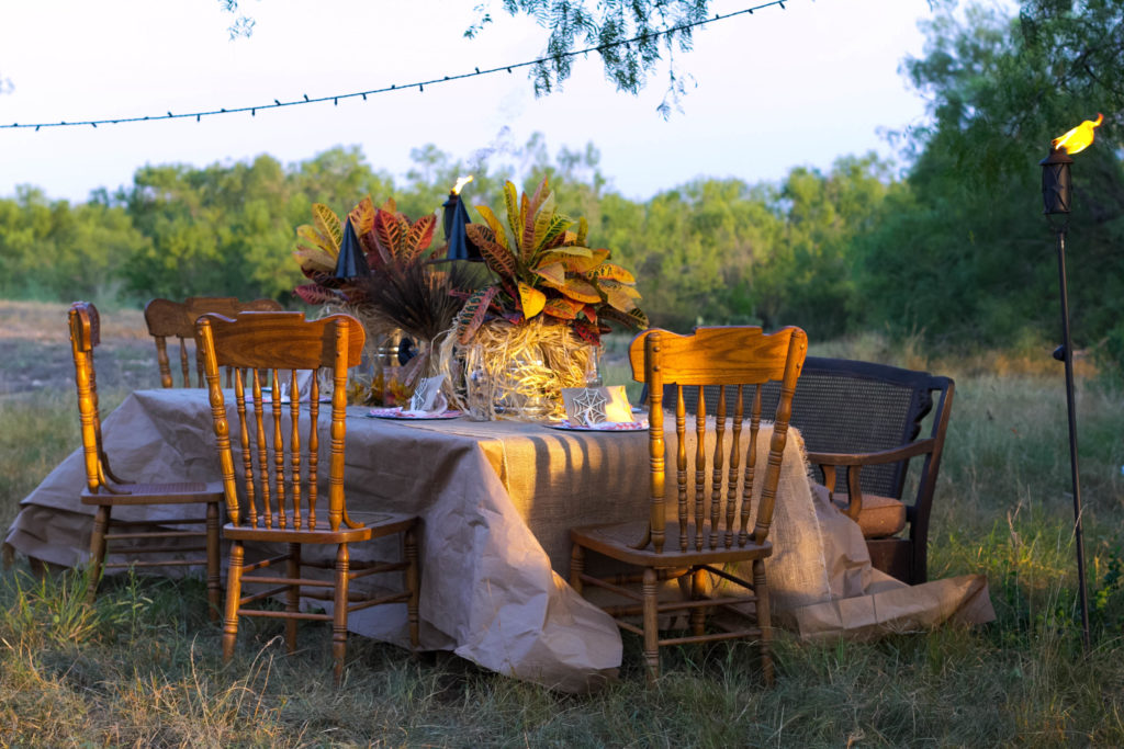 beautiful-outdoor-fall-halloween-dining-decorating-irisnacole-com