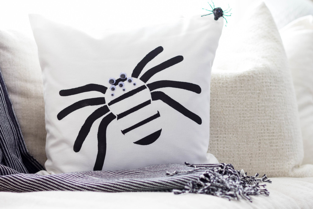 Cutting Edge Pillow Stencil-Paint-a-Pillow Halloween-Spider-Kit