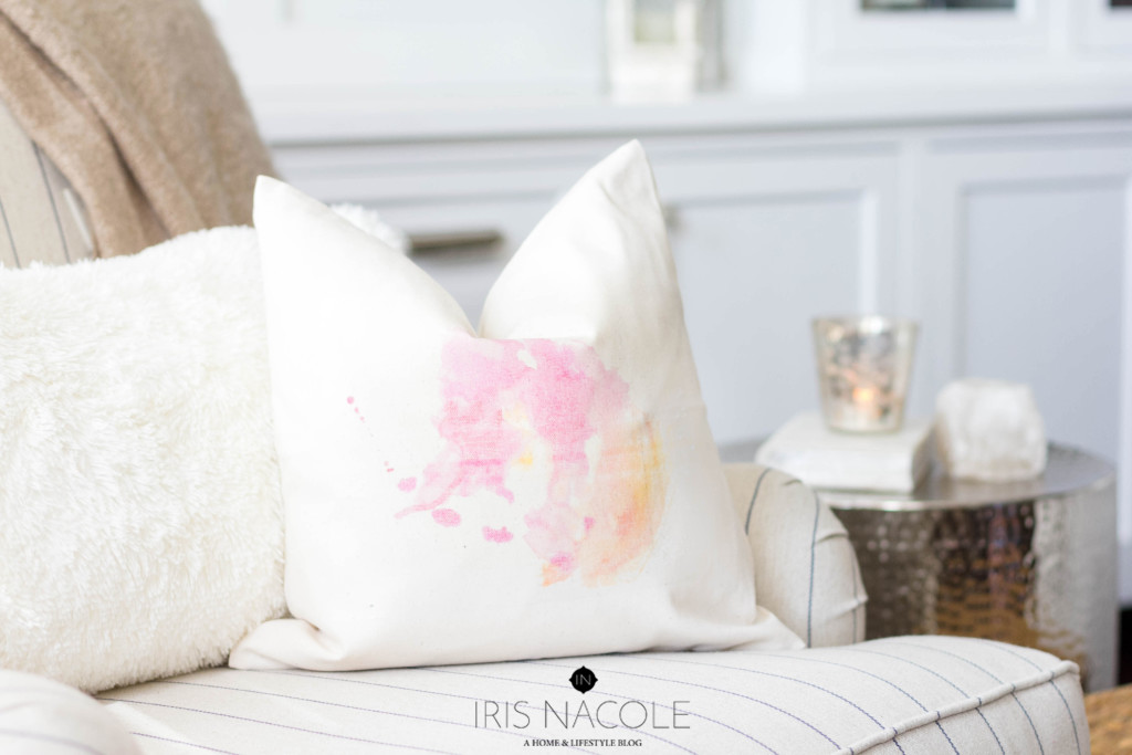 Create & Share: Graphic Stock (Valentine's Day Pillow Tutorial)