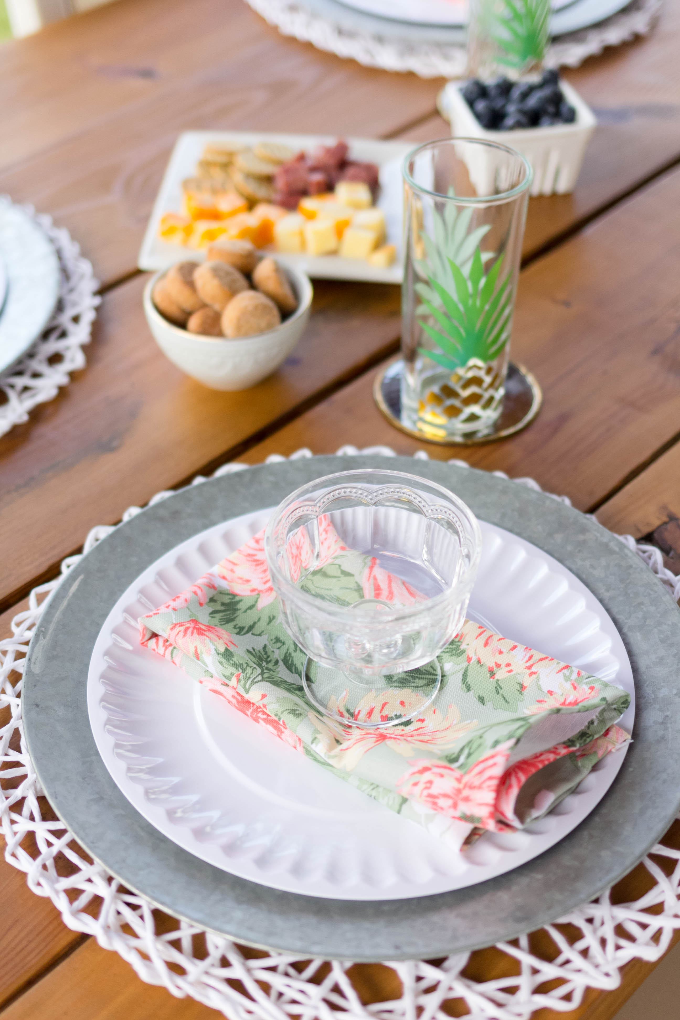 Outdoor Entertaining Table Setting