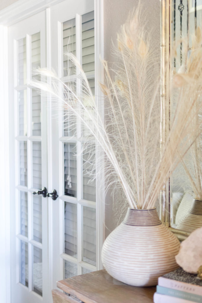 white-peacock-feathers-fall-decorating-console-table-irisnacole-com