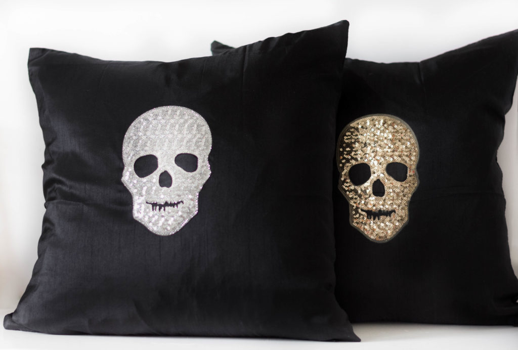 glam-diy-halloween-throw-pillow-irisnacole-com-tutorial 