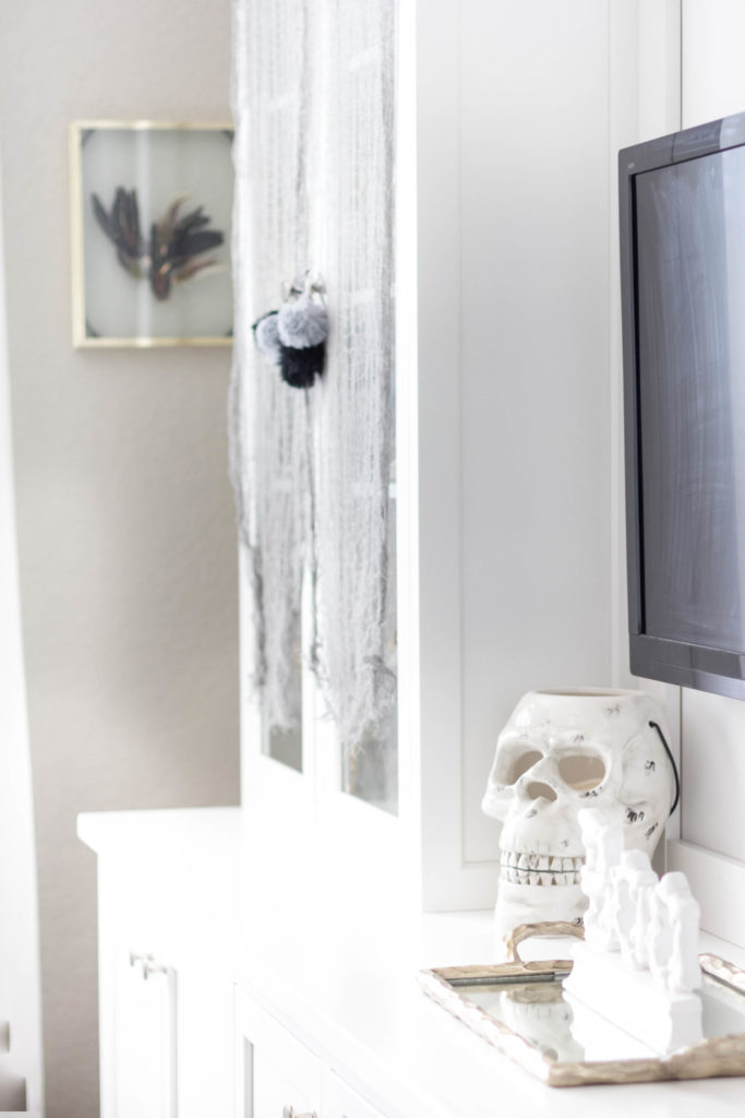 halloween-decor-home-tour-irisnacole-com-built-in