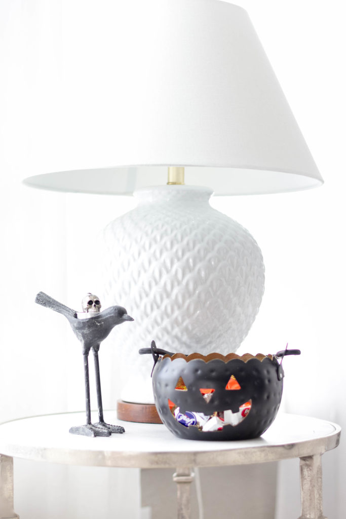 halloween-decor-home-tour-irisnacole-com-treats