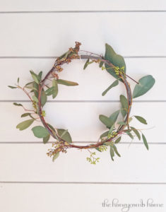 The Honeycomb Home SIMPLE DIY SPRING WREATH-The Creative Circle Link Party 107 Feature