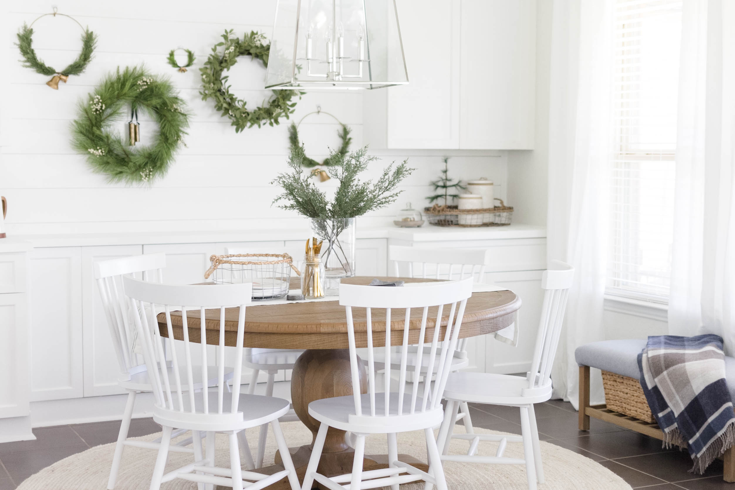 Holiday Decorating-Dining Room Decorating Ideas with IrisNacole.com