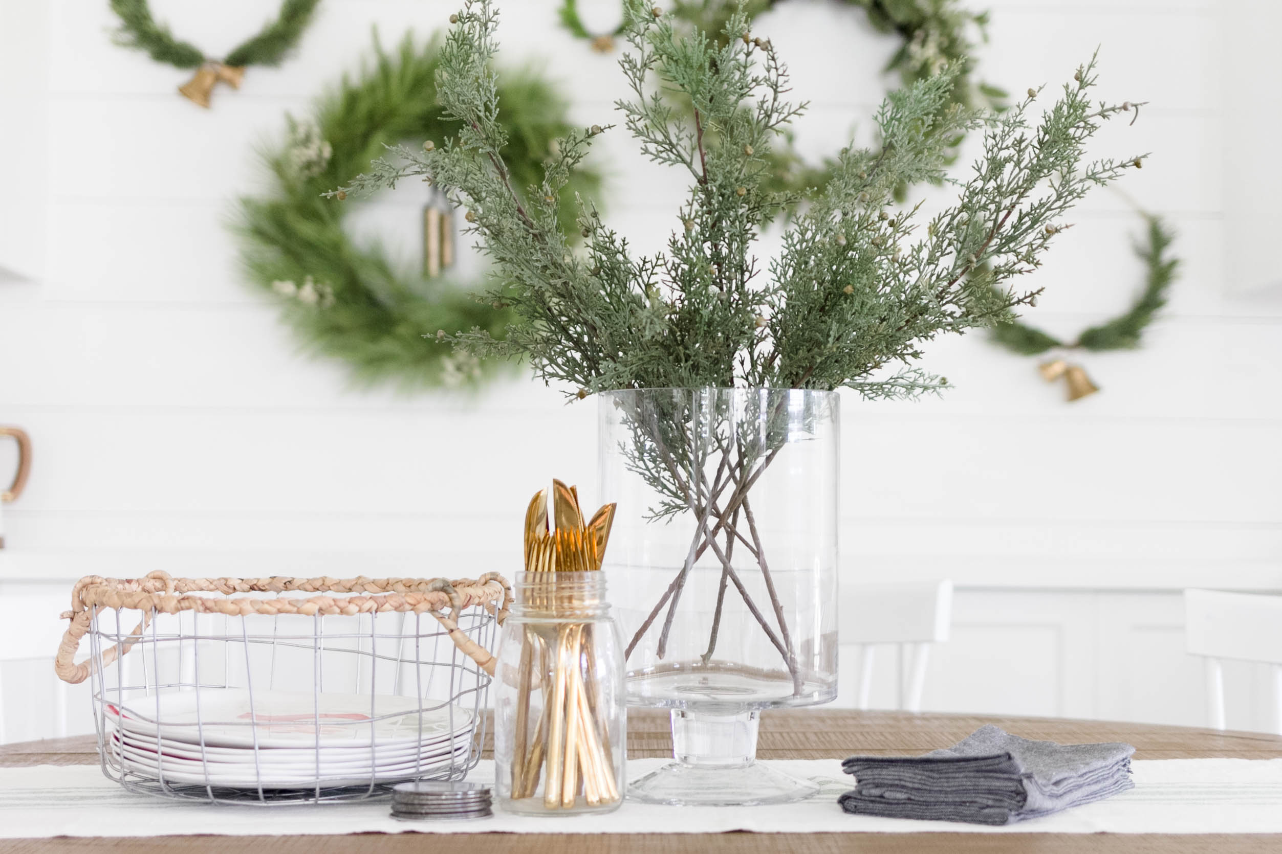 Holiday Decorating-Dining Room Decorating Ideas with IrisNacole.com