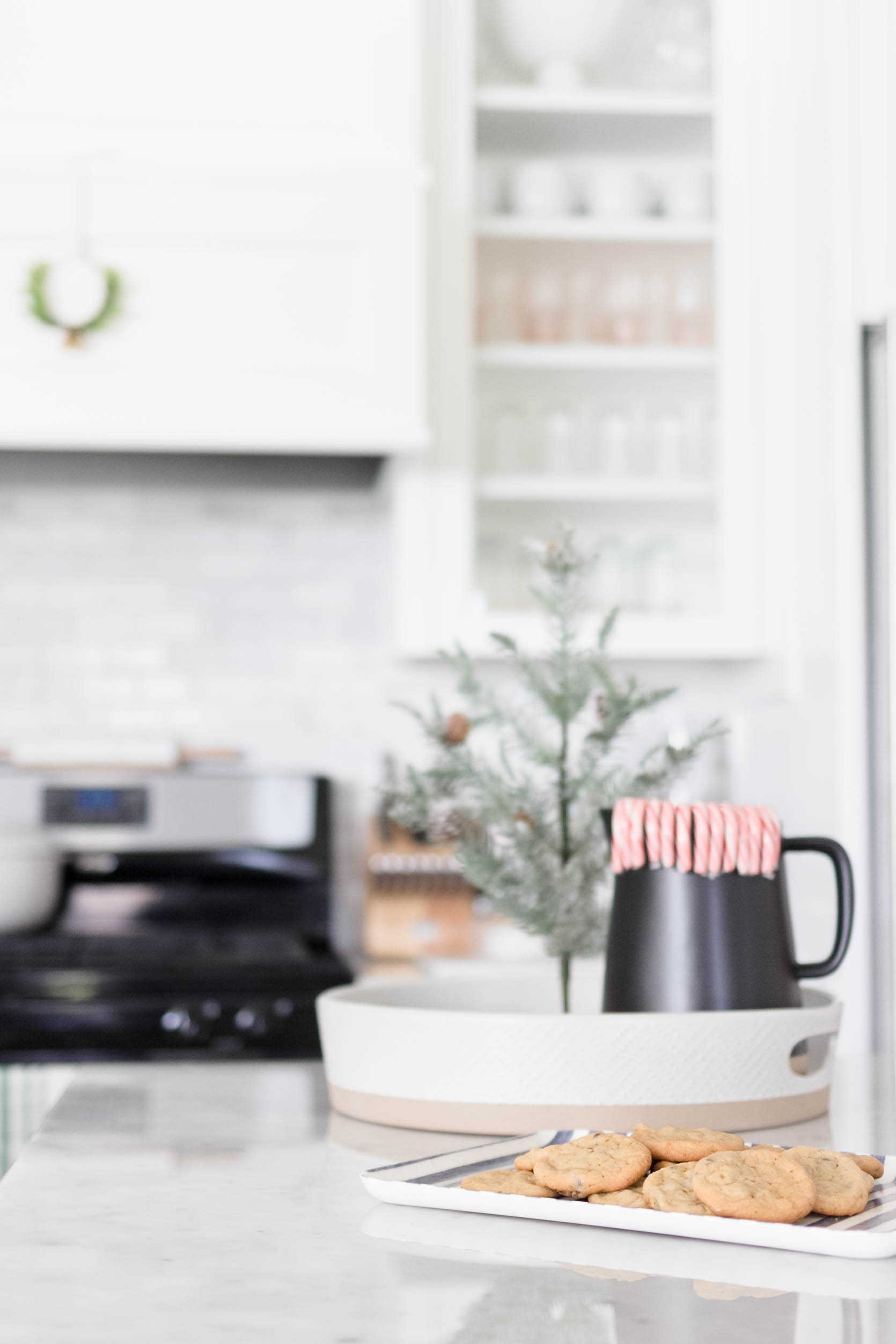 Simple Holiday Decorating-Kitchen Decor-irisNacole.com