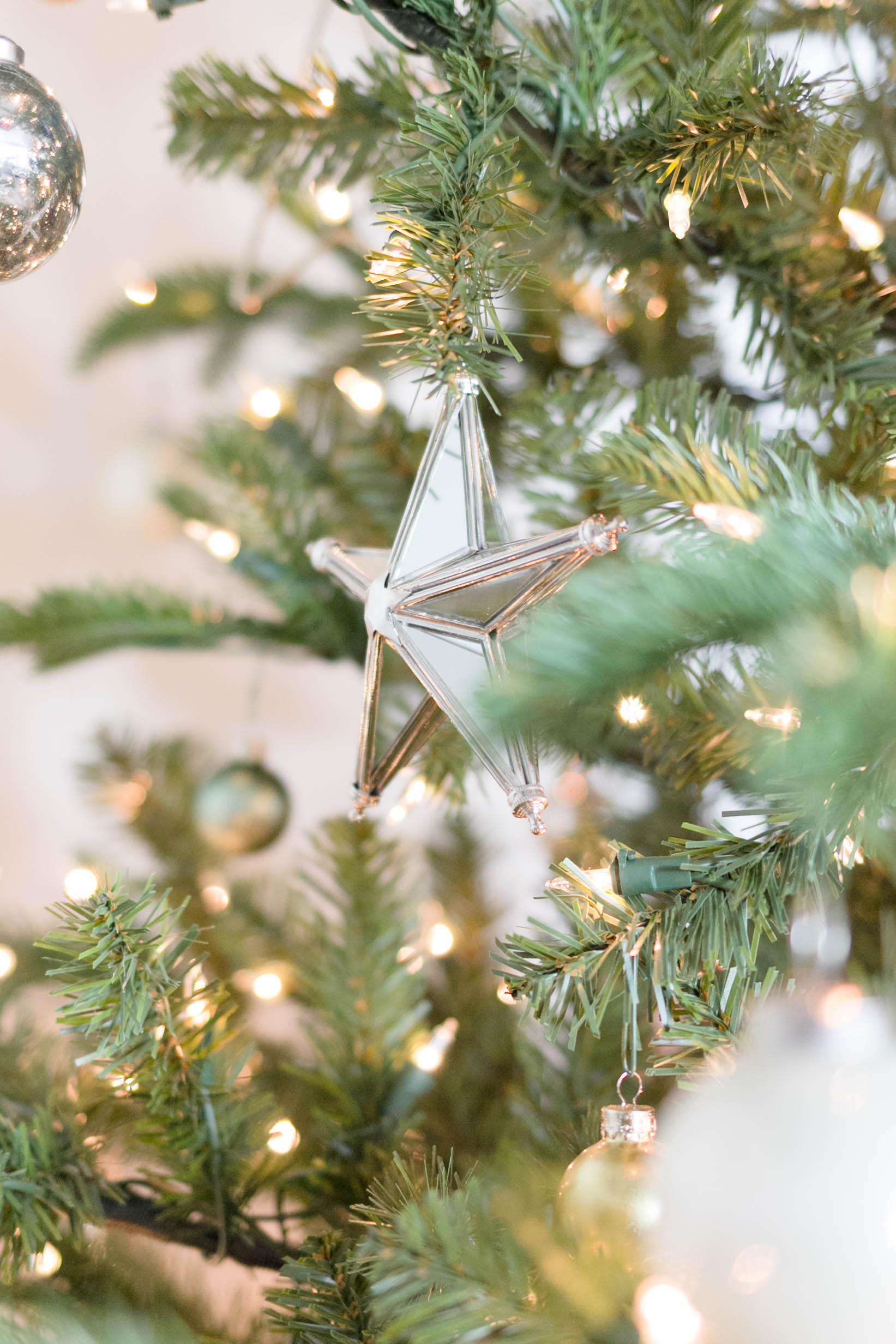 My Home Style Blog Hop Christmas Tree Edition IrisNacole.com 2017-SImple Vintage Decorating