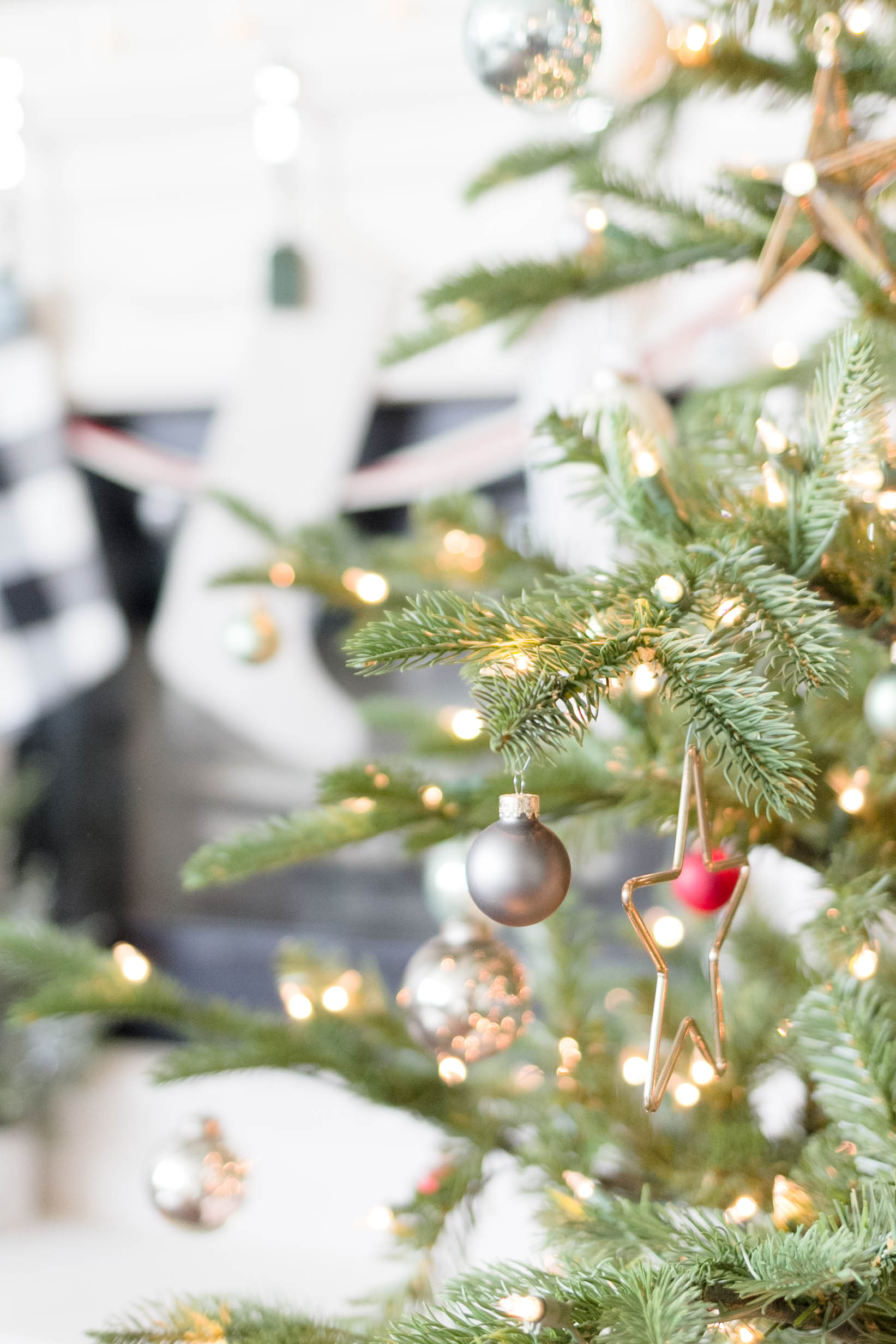 My Home Style Blog Hop Christmas Tree Edition IrisNacole.com 2017-SImple Vintage Decorating