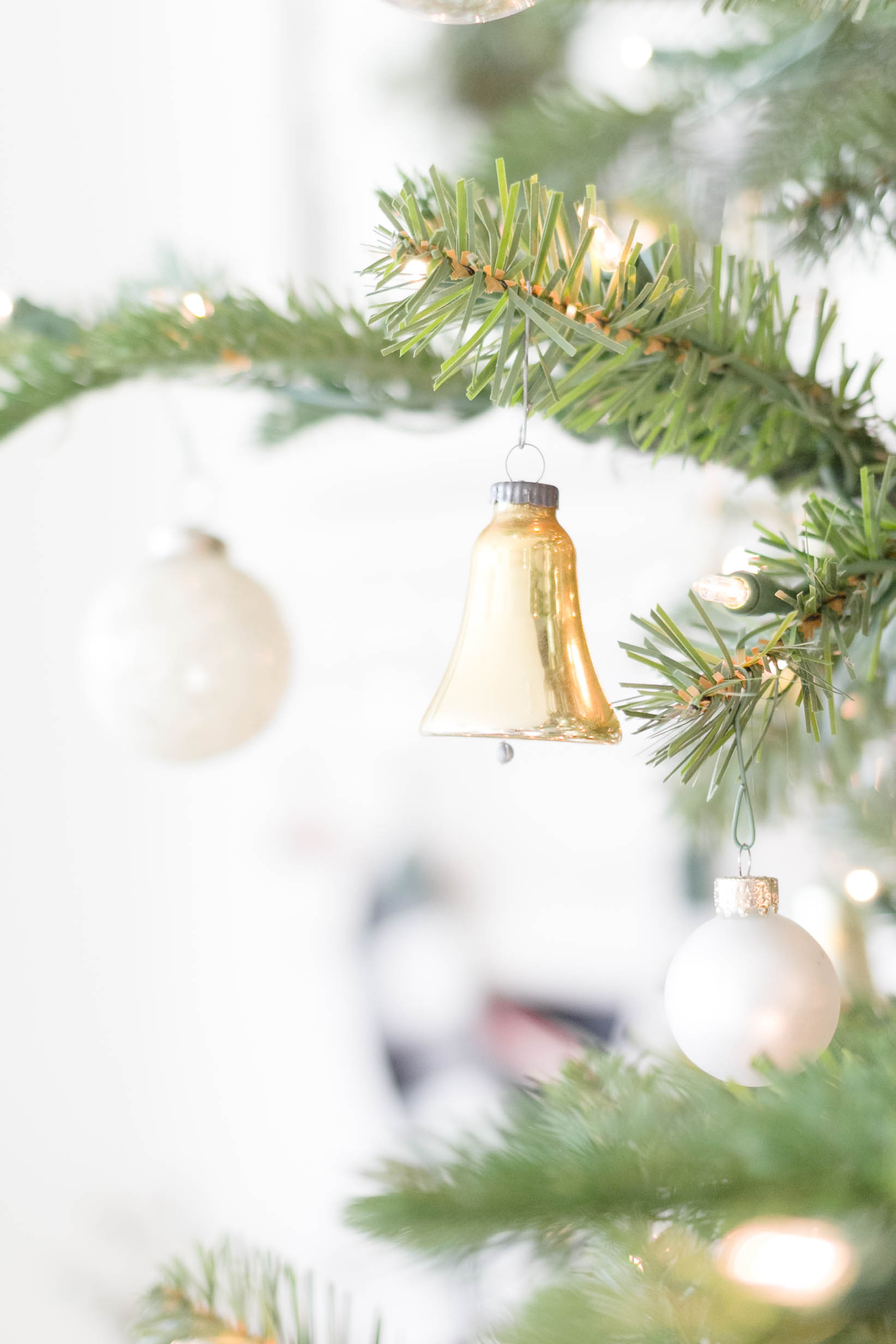 My Home Style Blog Hop Christmas Tree Edition IrisNacole.com 2017-SImple Vintage Decorating