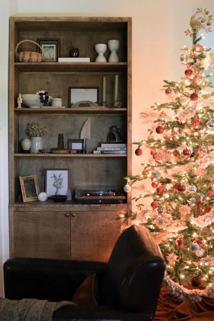 Holiday Bookcase Decor & Christmas Tree